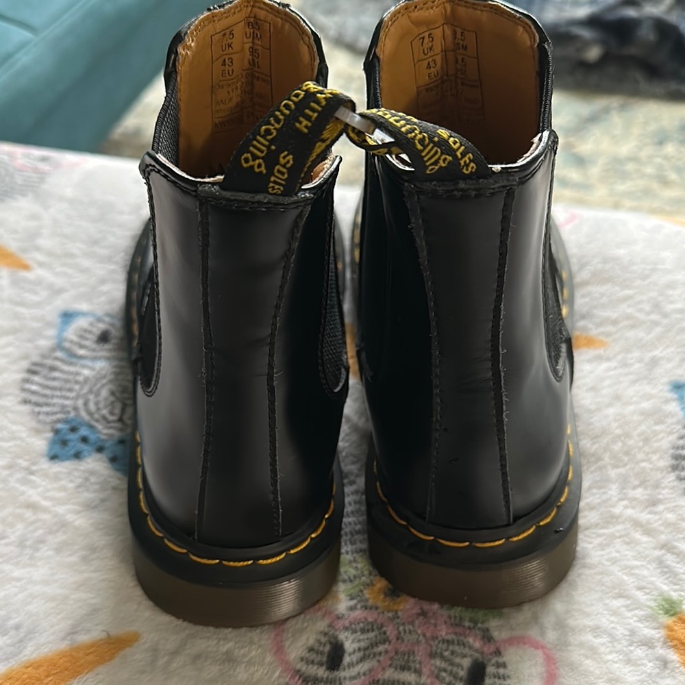 NWT Dr. Martens Black Chelsea Boots. - Picture 3 of 5